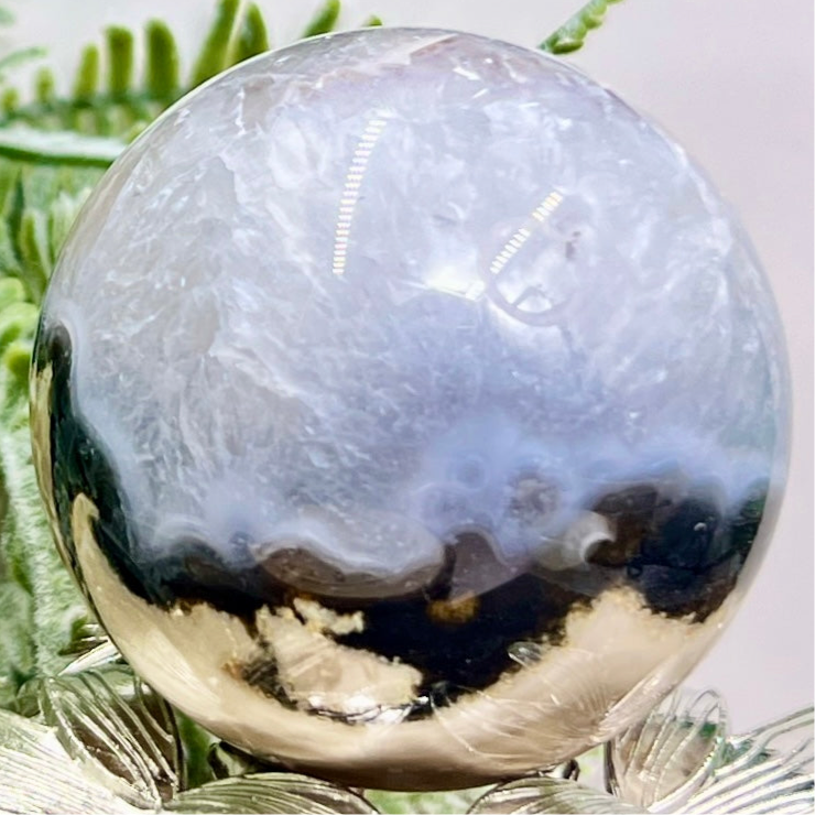 Volcanic Agate Quartz Sphere UV Reactive Healing Crystal Ball 256g 58mm (B)