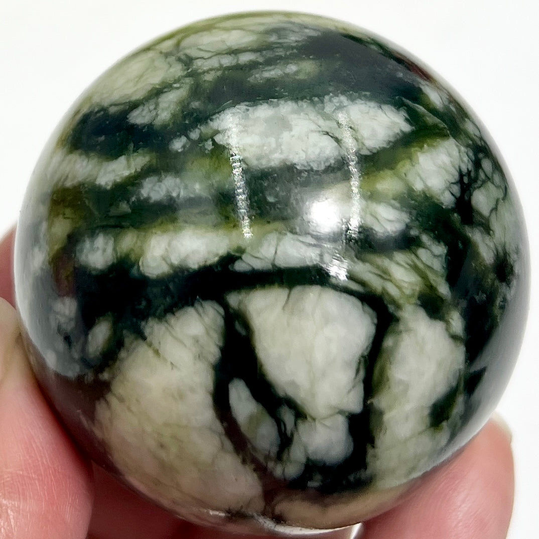 Jade Sphere Sphere Healing Crystal Ball 219g 54mm