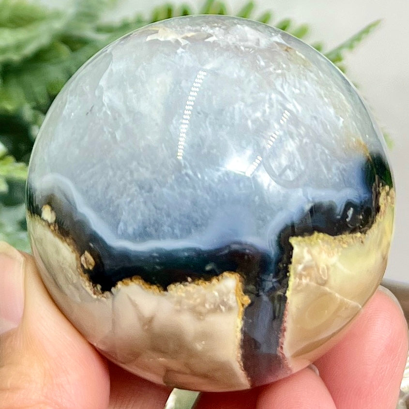 Volcanic Agate Quartz Sphere UV Reactive Healing Crystal Ball 256g 58mm (B)