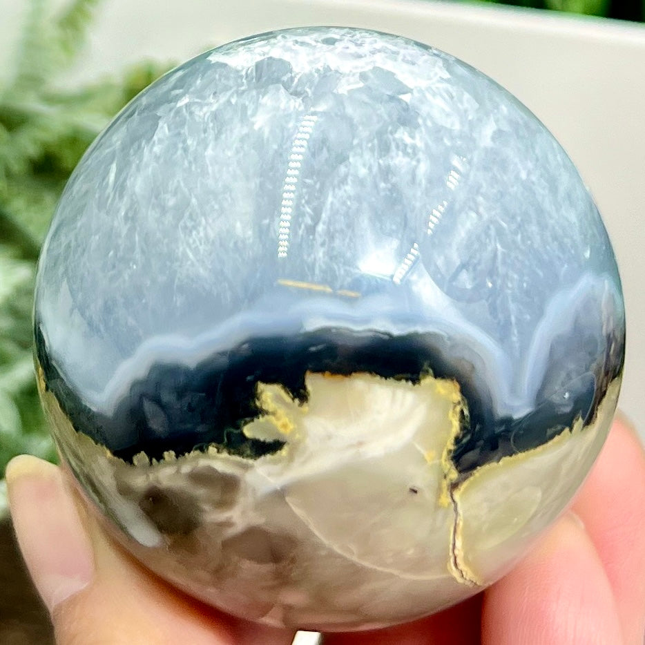 Volcanic Agate Quartz Sphere UV Reactive Healing Crystal Ball 260g 59mm