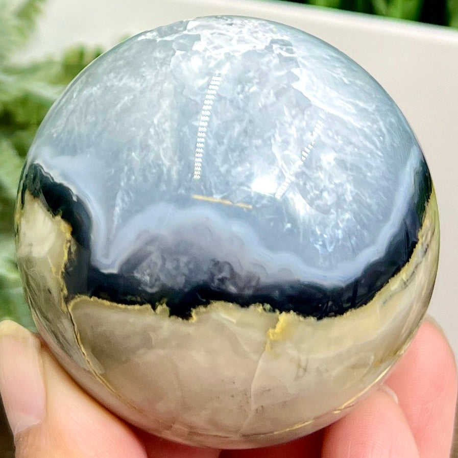 Volcanic Agate Quartz Sphere UV Reactive Healing Crystal Ball 260g 59mm