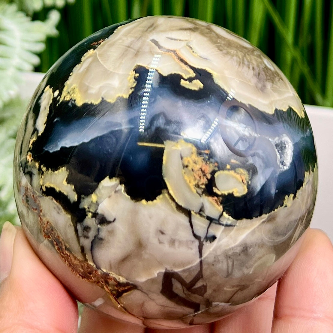 Volcanic Agate Quartz Sphere UV Reactive Healing Crystal Ball 486g 72mm