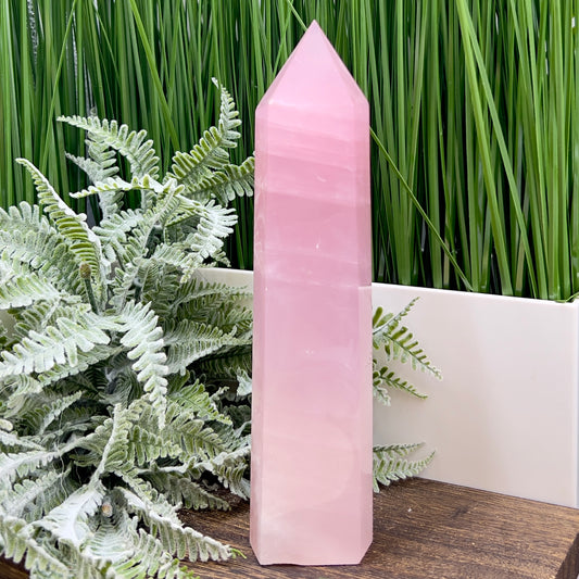 Rose Quartz Tower Translucent Healing Crystal Generator 870g