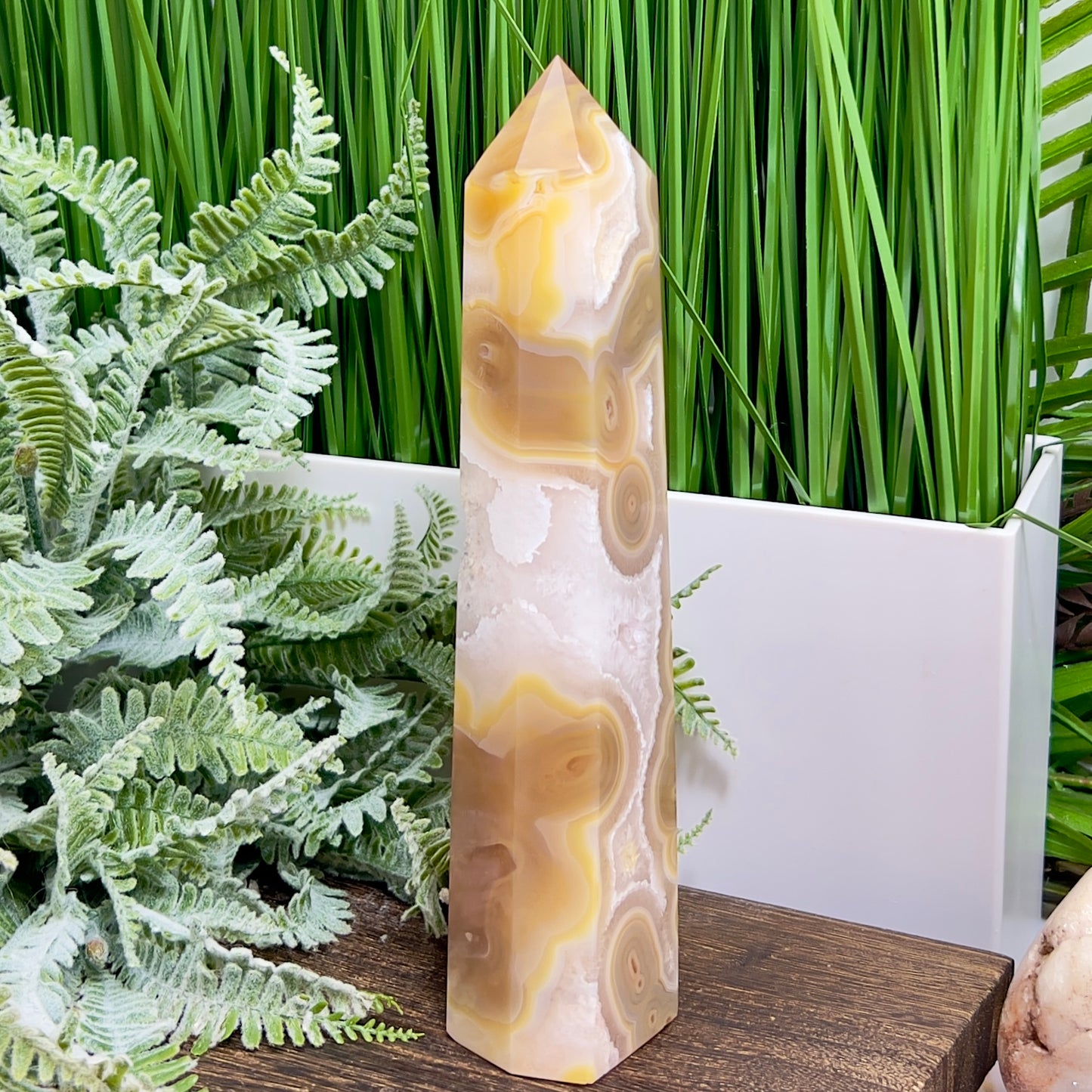 Druzy Agate Tower Healing Crystal Generator 576g 200mm