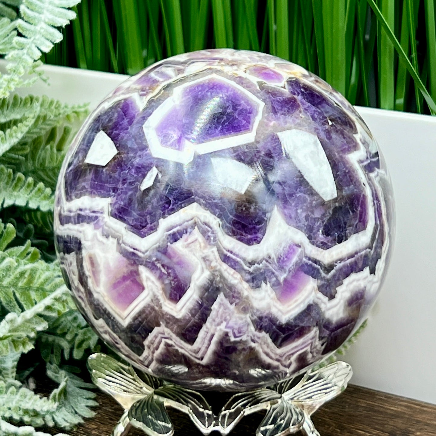 Chevron Dream Amethyst Sphere Healing Crystal Ball 1183g 95mm