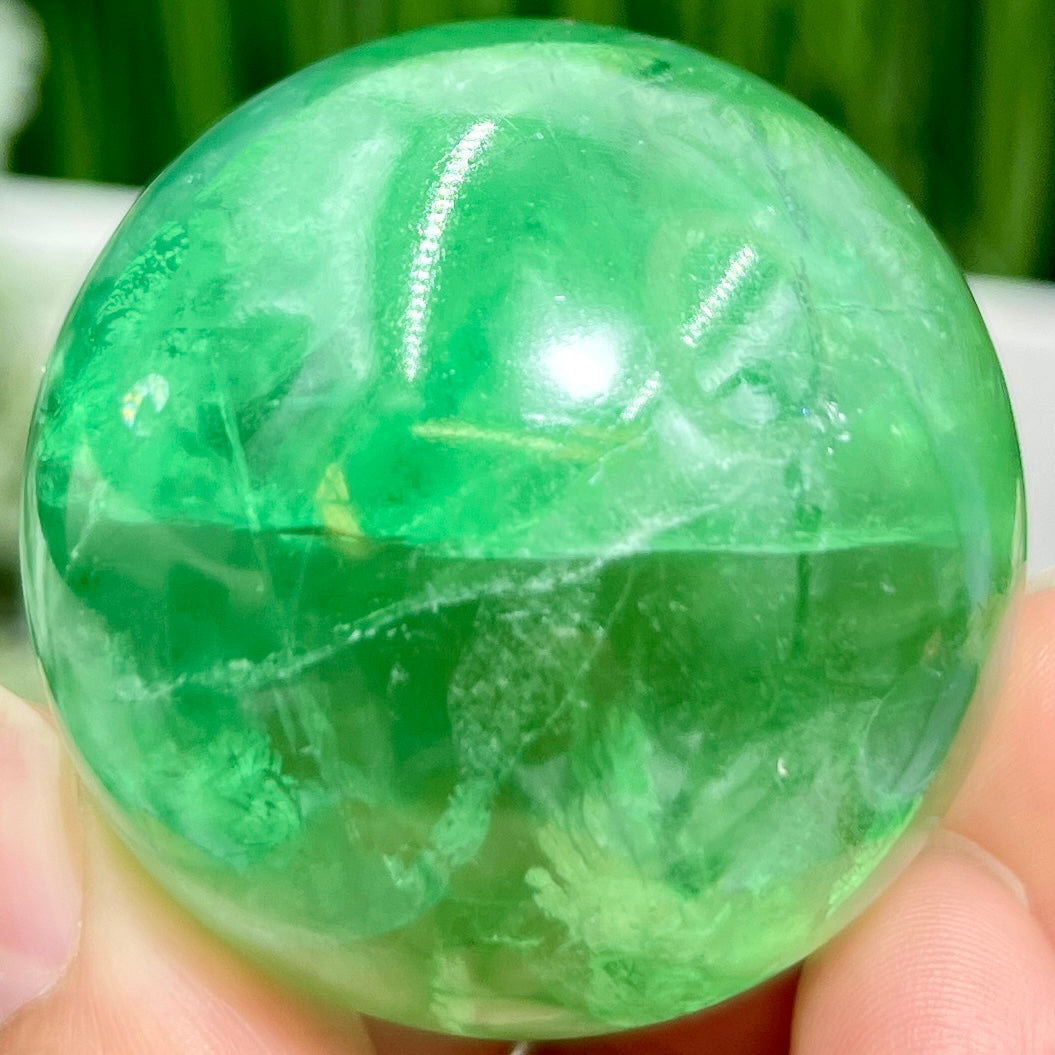 Fluorite Green Sphere Healing Crystal Ball 140g 44mm