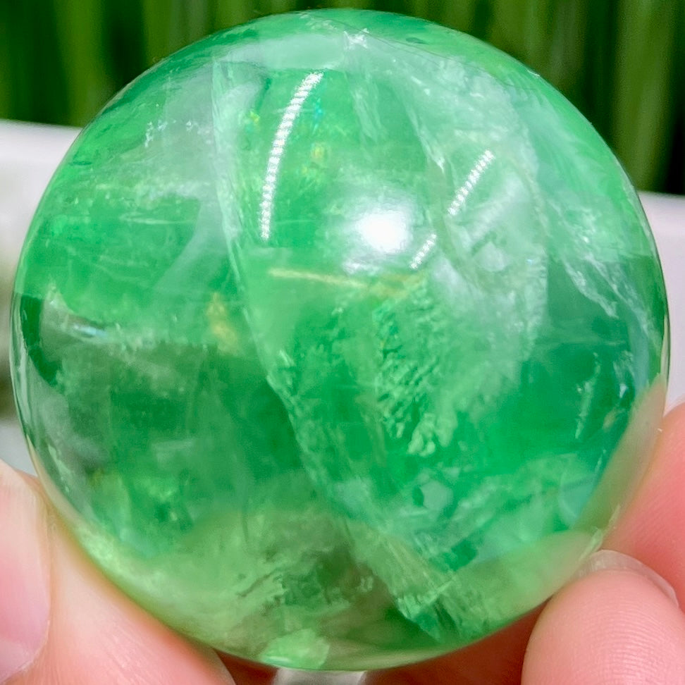 Fluorite Green Sphere Healing Crystal Ball 140g 44mm