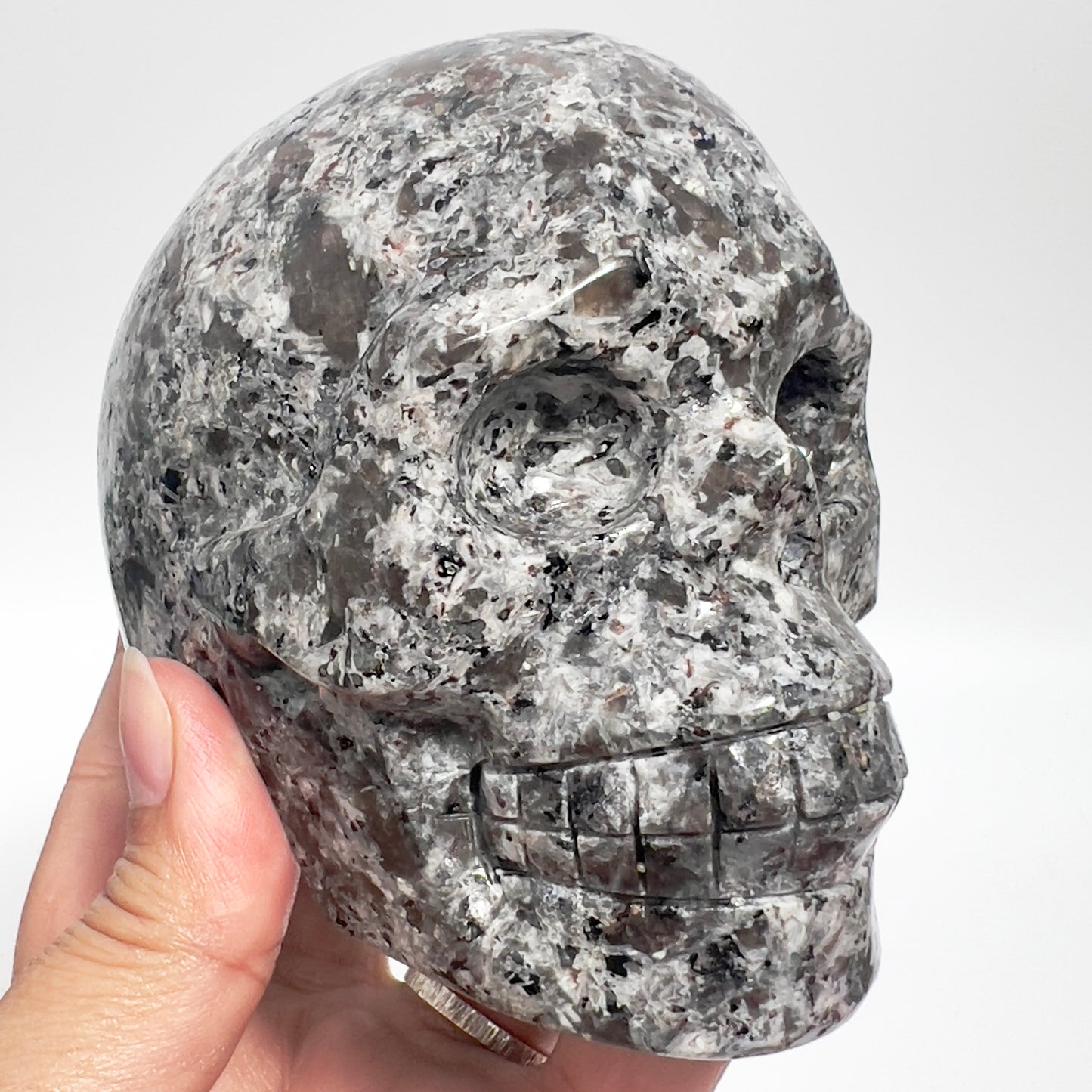 Yooperlite Skull UV Reactive Healing Crystal Carving 1025g