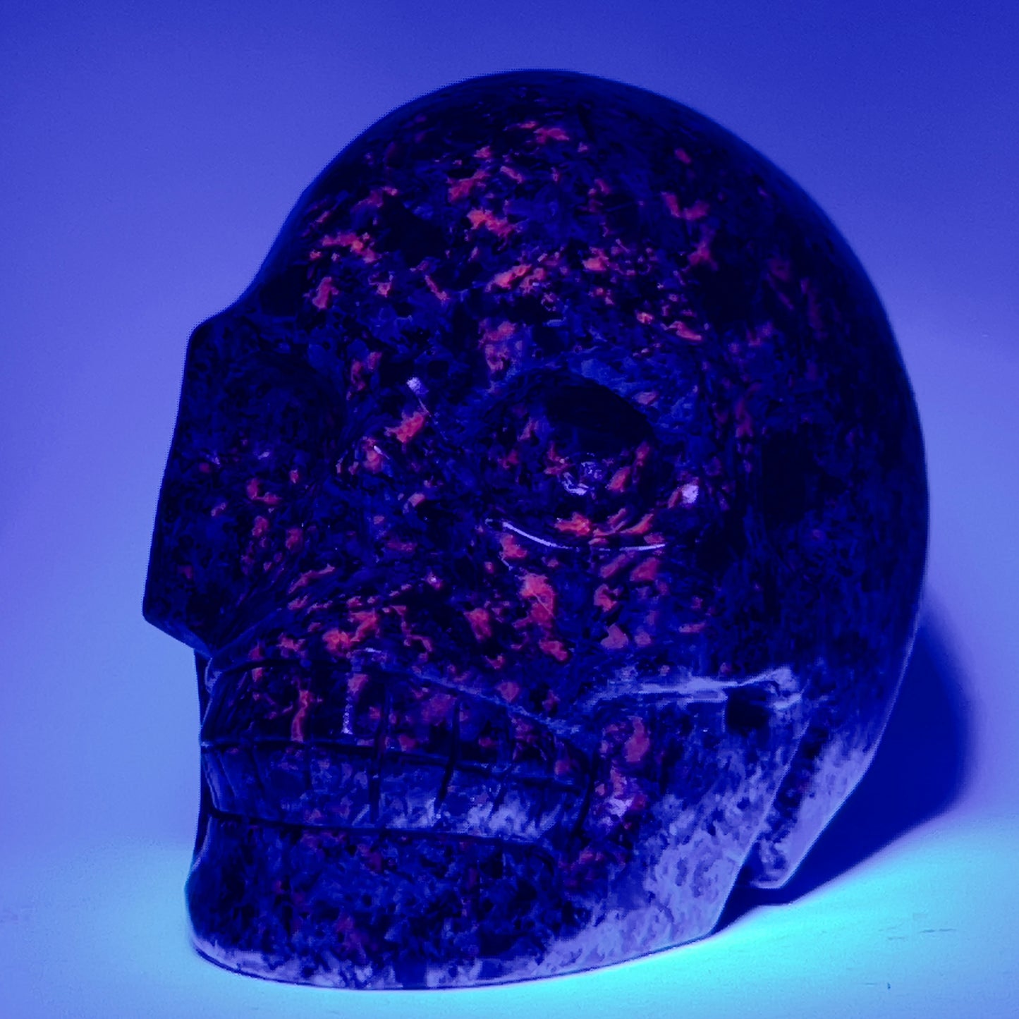 Yooperlite Skull UV Reactive Healing Crystal Carving 1025g