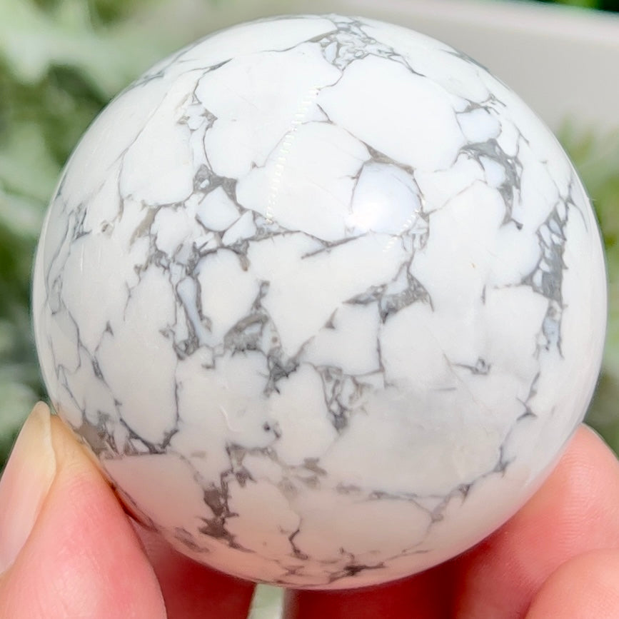 Howlite Sphere Healing White Crystal Ball 180g 49mm