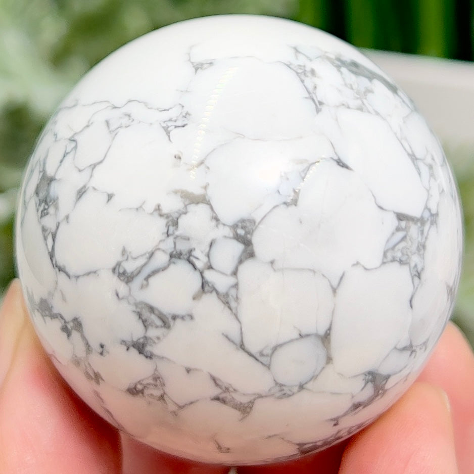 Howlite Sphere Healing White Crystal Ball 180g 49mm