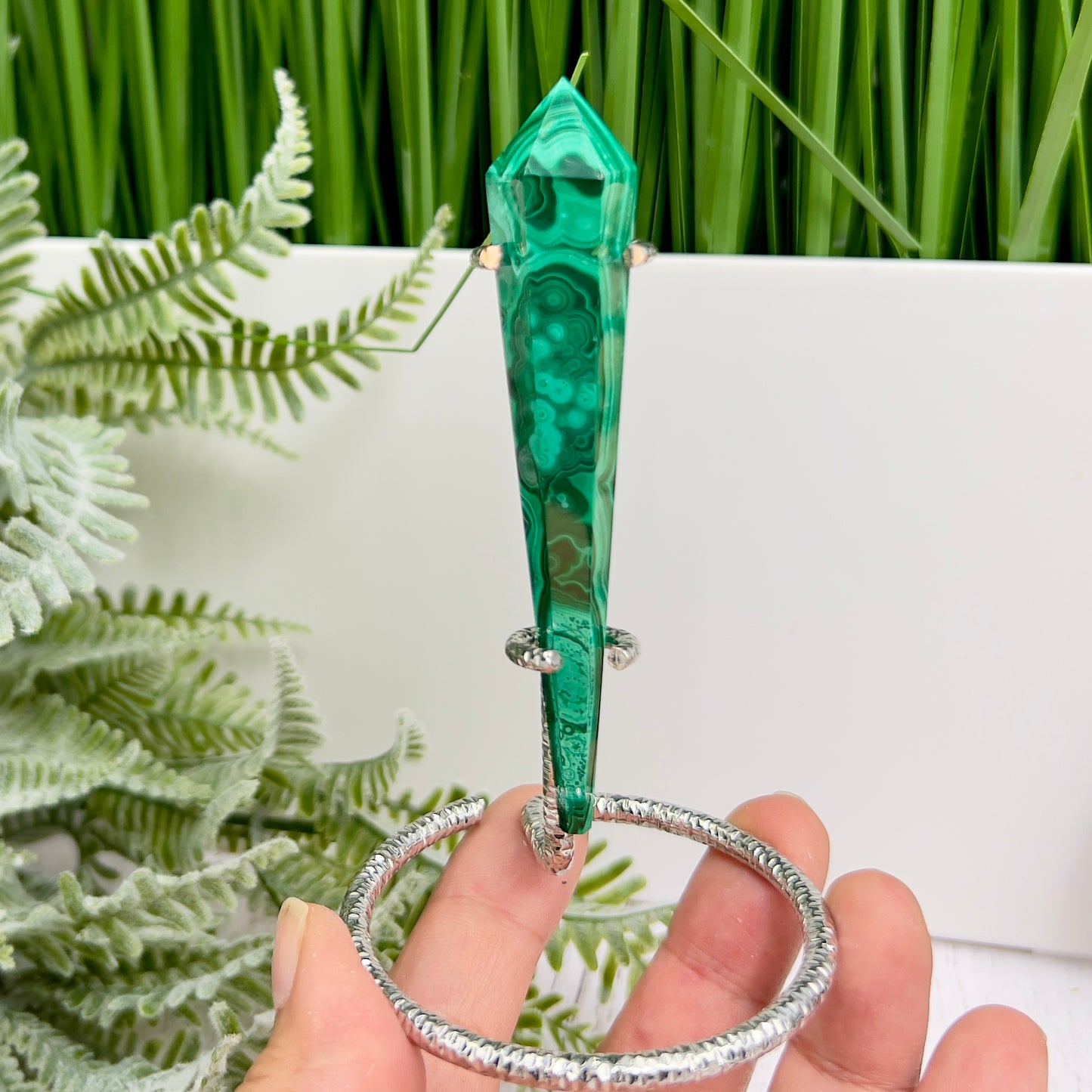 Malachite Wand with Stand Crystal 32g 92mm