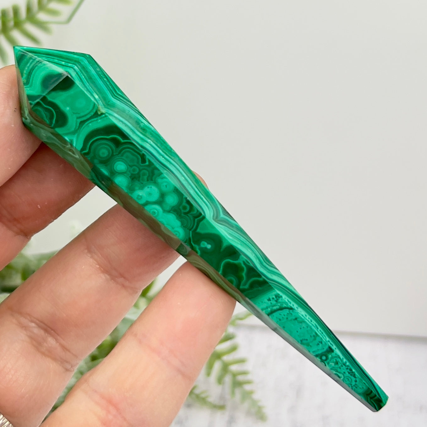 Malachite Wand with Stand Crystal 32g 92mm