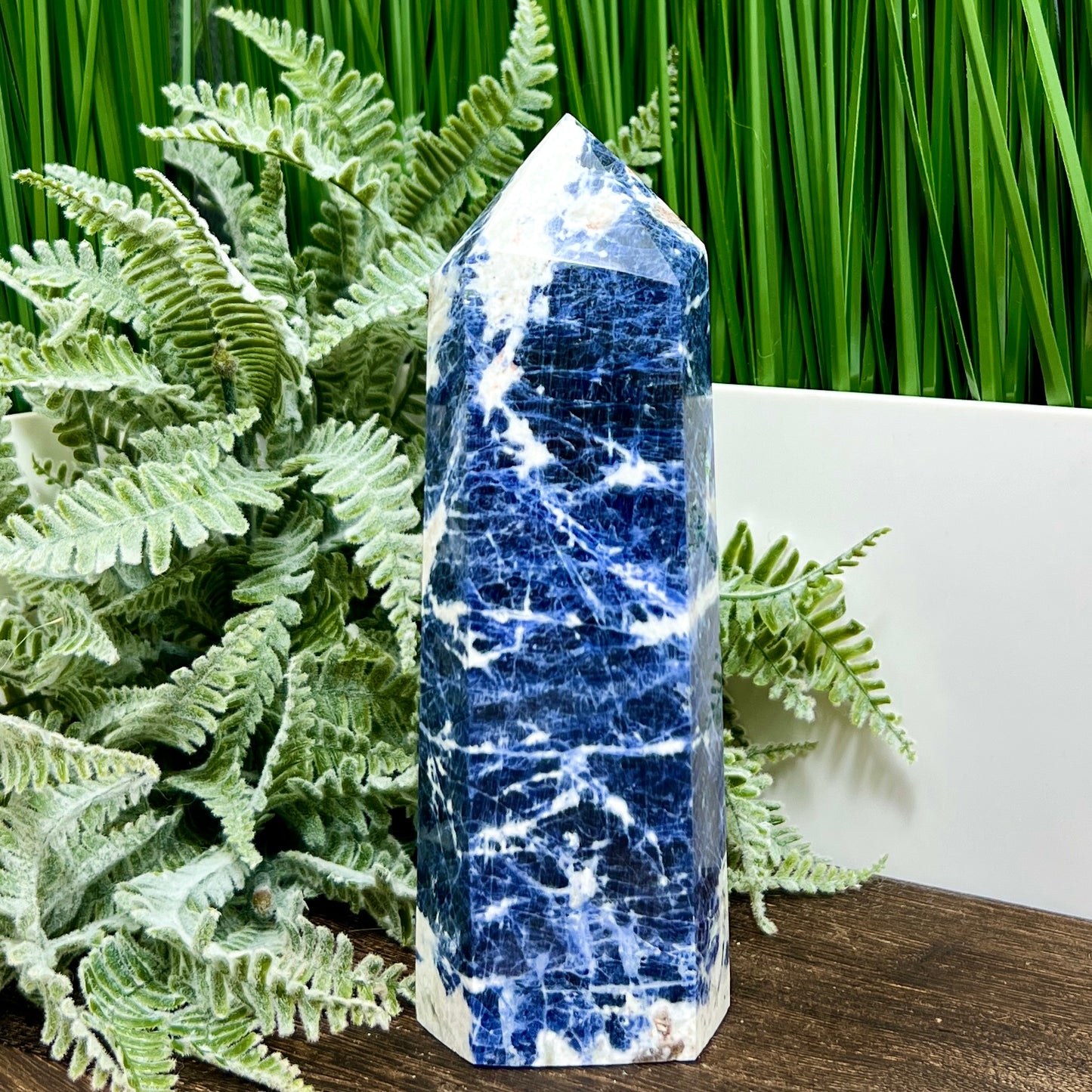 Sodalite Poets Stone Blue Tower Healing Crystal Generator 506g 157mm