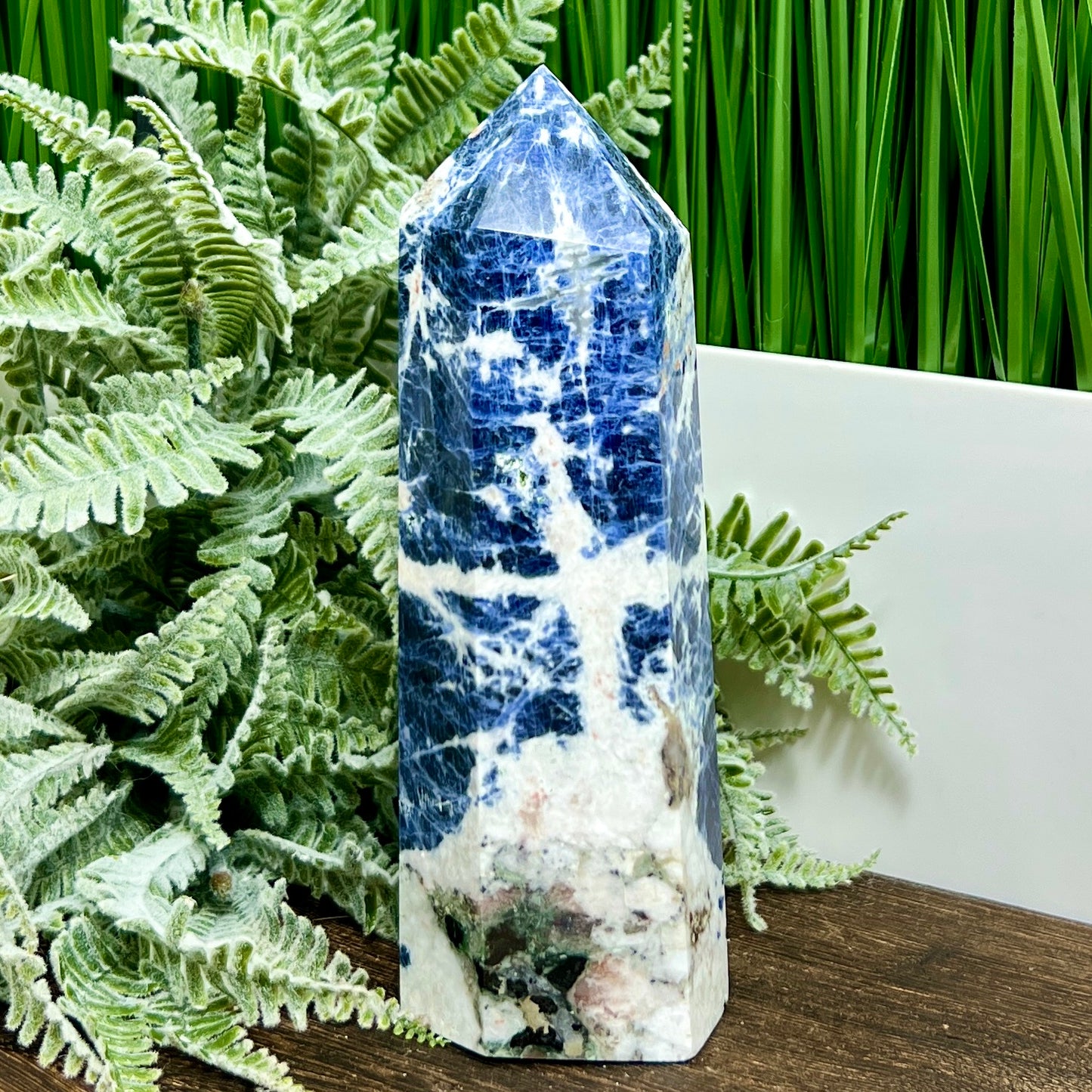 Sodalite Poets Stone Blue Tower Healing Crystal Generator 506g 157mm