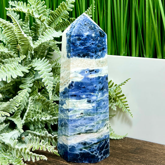 Sodalite Poets Stone Blue Tower Healing Crystal Generator 518g 151mm