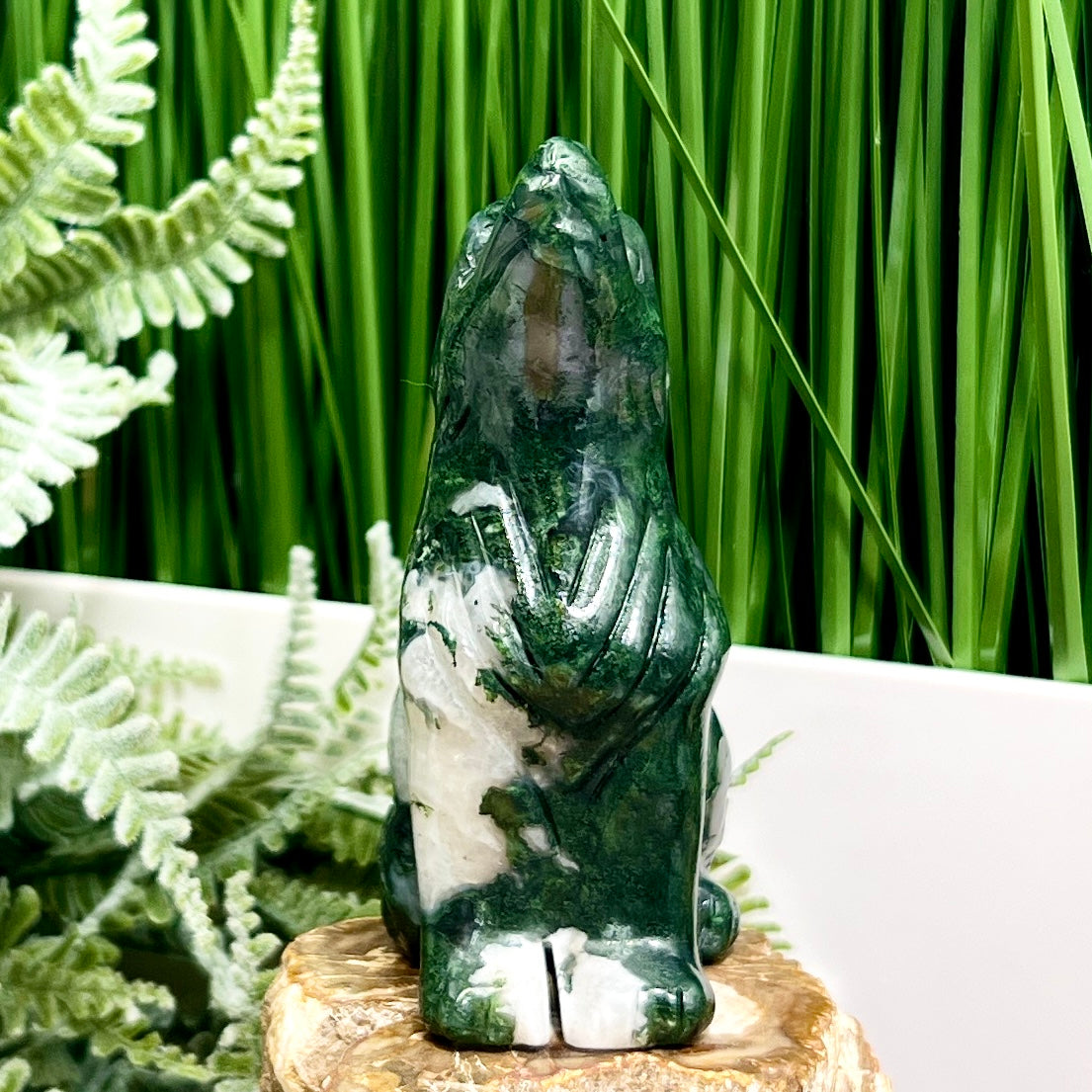 Moss Agate with Quartz Howling Wolf Healing Crystal Animal Carving 253g