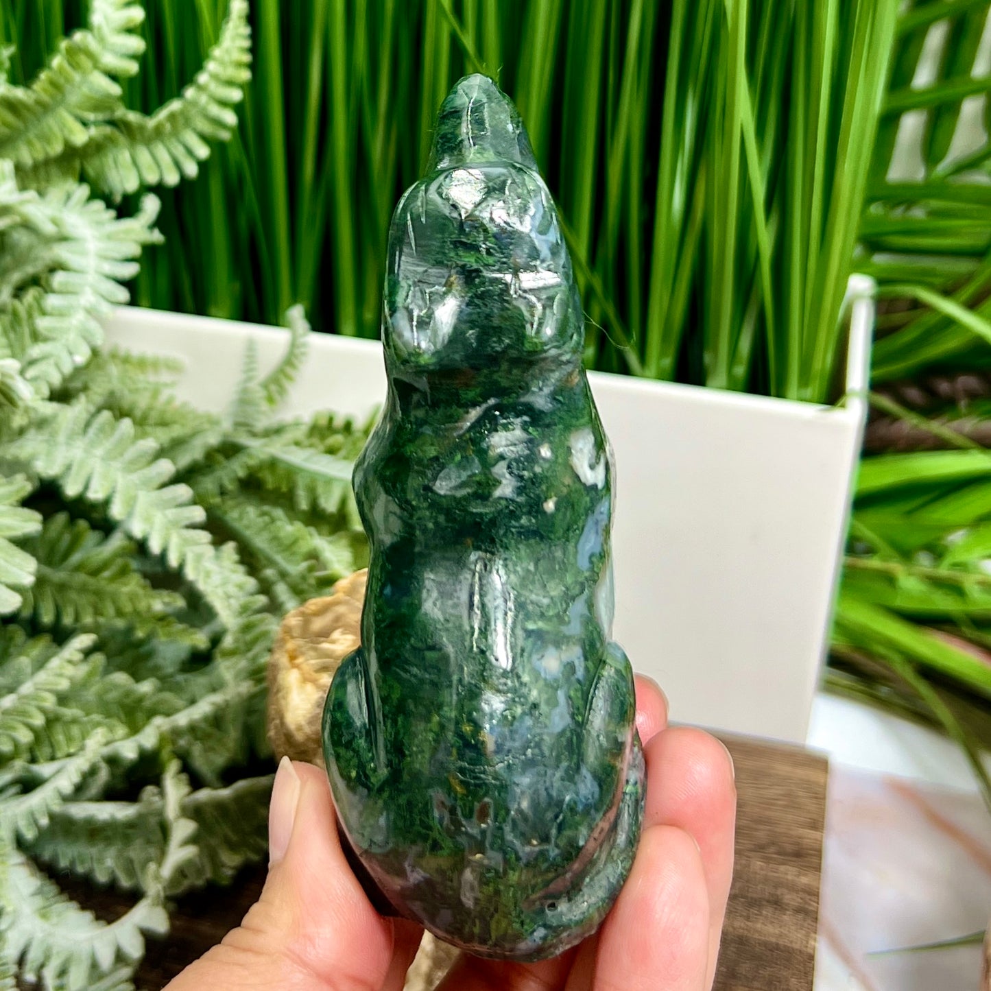 Moss Agate with Quartz Howling Wolf Healing Crystal Animal Carving 253g