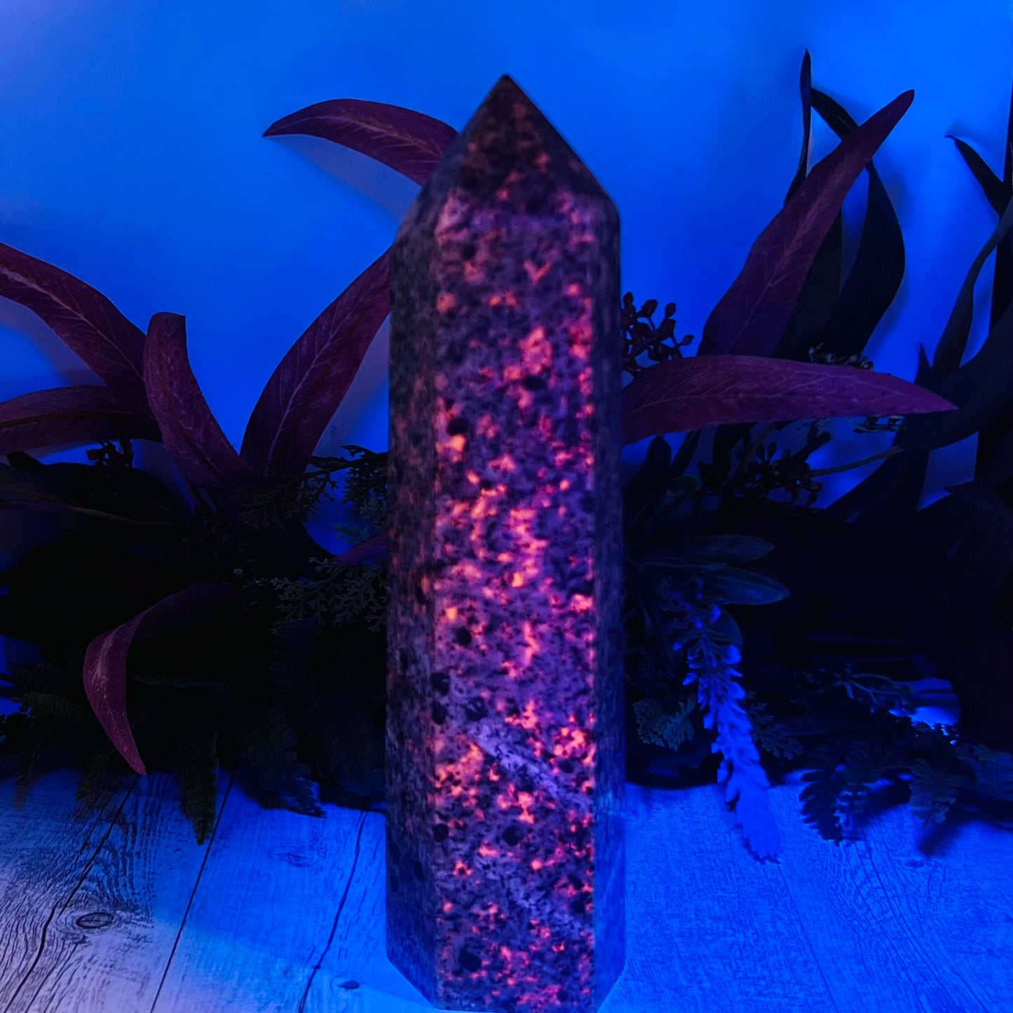 Yooperlite Tower UV Reactive Crystal Generator Australian Seller